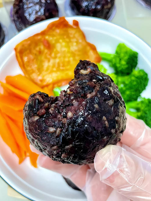 一餐不到2元，【八黑八宝饭团】💰29.9到手15枚❗❗ 多种杂粮黄金搭配组成 ✅精选八种粗粮黄金搭档科学配比，优质碳水，嚼劲十足，健康 商品图4