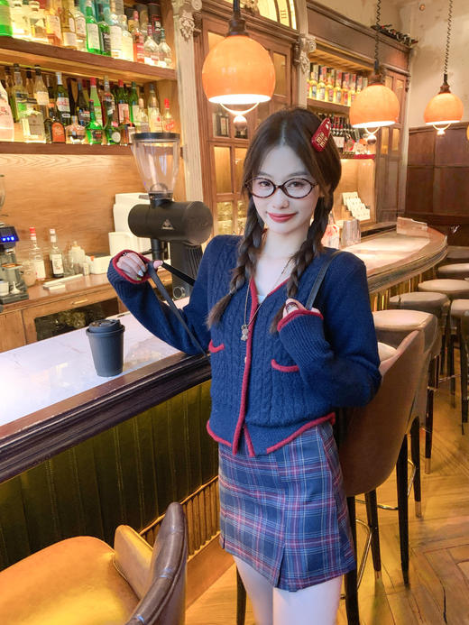 <曾小咸推荐> 现货秒杀！微信超特价！撞色边v领毛衣开衫 日常189.99 立减90 秒杀99.99！格子裙秒杀69.99！ 商品图8