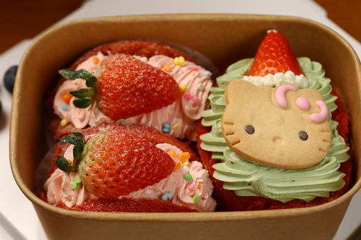 【单点不送】红丝绒抱抱KITTY蛋糕盒 商品图1