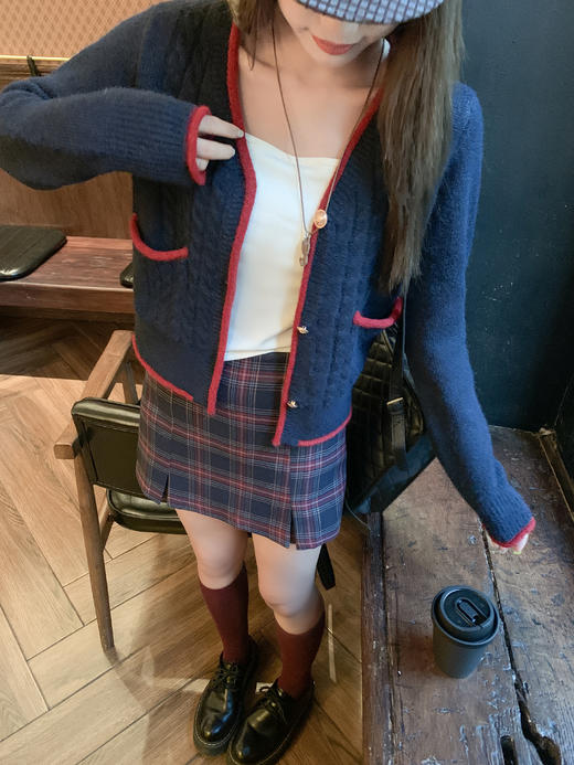 <曾小咸推荐> 现货秒杀！微信超特价！撞色边v领毛衣开衫 日常189.99 立减90 秒杀99.99！格子裙秒杀69.99！ 商品图7