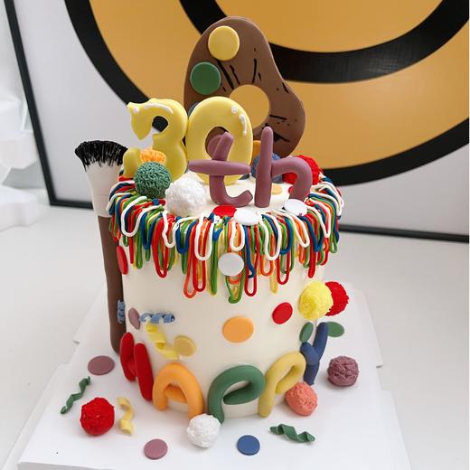 【甜久荟 调色板和油画笔 翻糖+奶油霜蛋糕】五彩的油画 艺术的翻糖装饰 奶油霜（进口黄油基底）抹面 口感厚实馥郁 可在室温里较鲜奶油时间长摆放  年龄数字可定制 商品图0