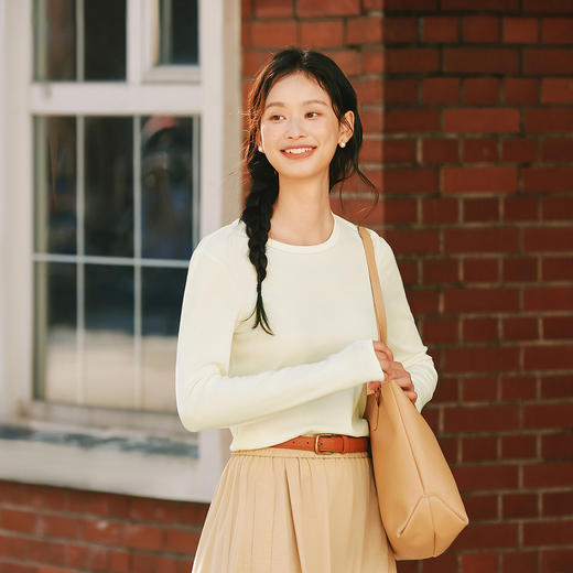 森马长袖T恤女春季正肩紧身圆领打底衫女士显瘦基础款百搭套头衫 商品图2