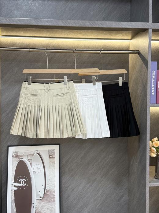 点此购买 迪桑特秋冬季高尔夫女士PRO系列经典百褶短裙 qk 336450 商品图1