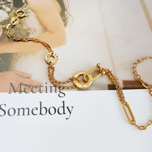 【天然正品】AU750黄金时尚设计款环扣造型手链17CM（长度可调节）女士111125NJS13特价：2680 商品图3