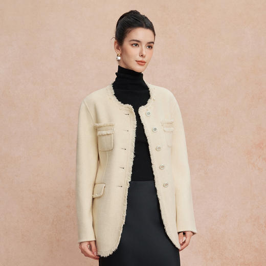 QH944斯尔丽25新款小香风系列手工珍珠奢华正肩显瘦羊毛大衣 商品图2