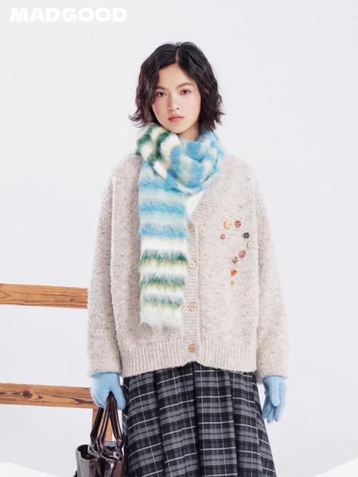 马得工地/MDGDMY141451/圈圈纱装饰纽扣毛衣开衫 商品图3