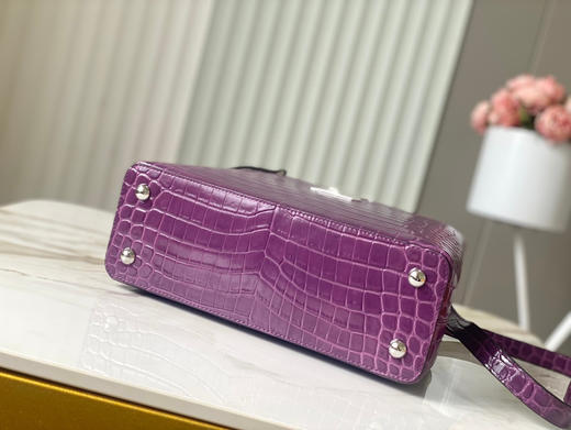 秋冬特惠💰1650 渠道级LV te级LV 全套包装 N93419/M48865紫拼色鳄鱼 此款珍贵的Capucines中号手袋 商品图8