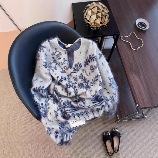 羊毛拉绒v领上衣蓝色慵懒风软糯保暖针织衫高级感复古青花瓷毛衣 商品图0