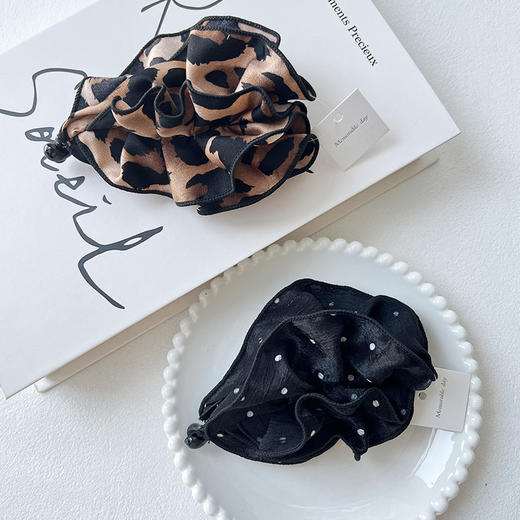 韩系布艺蓬蓬云朵香蕉夹-纪念日百货门店同款167746162 商品图4