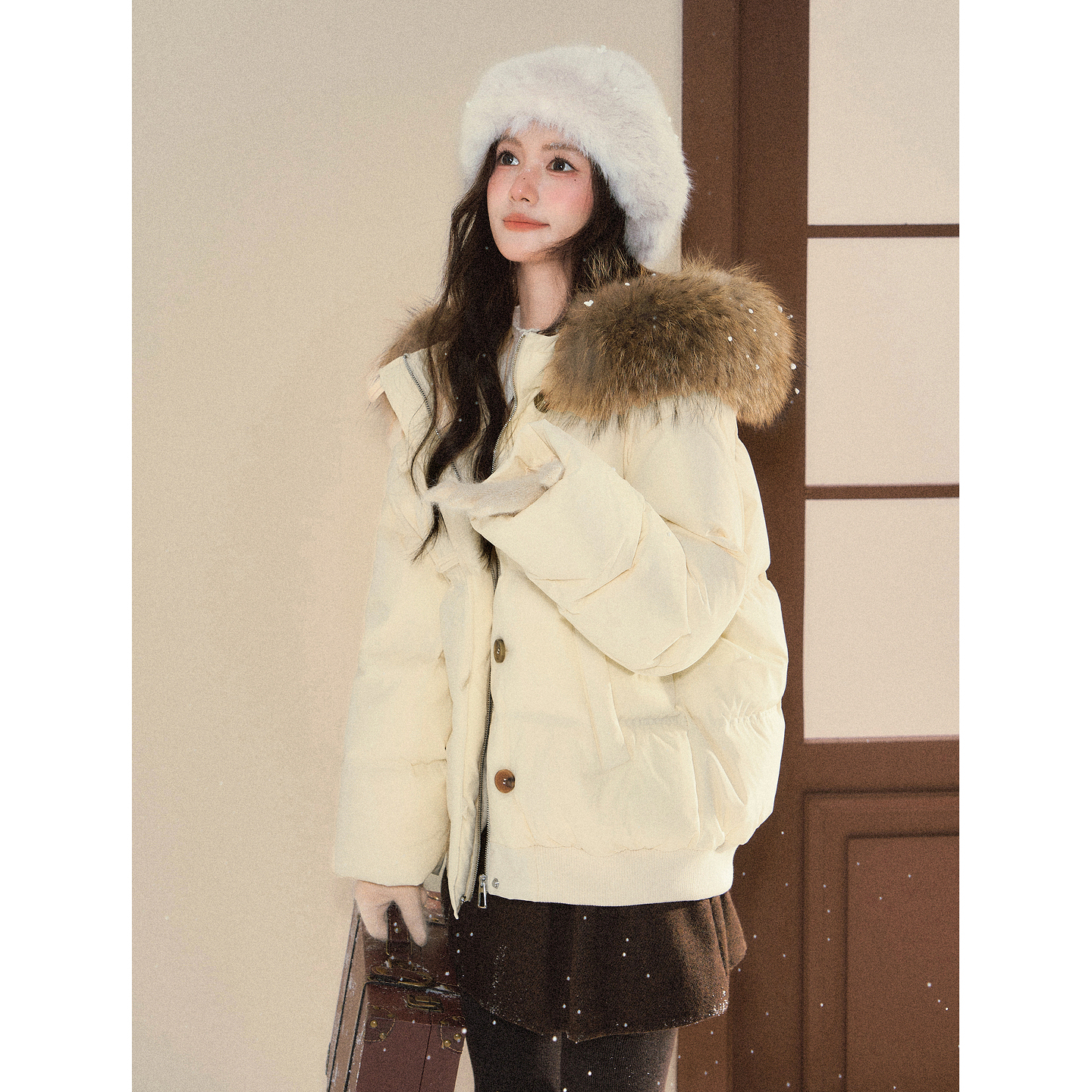 鹿向南「慵懒时光」90白鸭绒杏色羽绒服女冬季狐狸毛领连帽厚外套