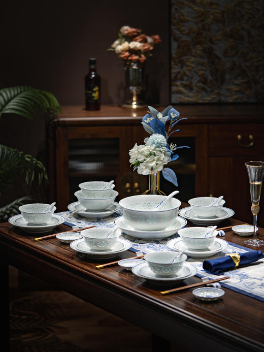 新品 |   富玉景德镇陶瓷餐具套装乔迁新居家用高颜值玲珑瓷东方莲韵餐具轻奢高级感 商品图1