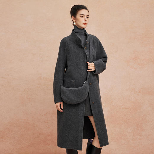 QH929斯尔丽25新款含山羊绒棉羊毛轻柔廓形宽松配同面料羊绒斜挎包大衣 商品图7