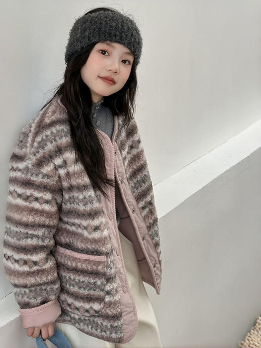 🌸内附对比🆚远超市场版❗️降温预警❗️雪天氛围感穿搭⚠️【吉米故事费尔岛两面穿羊羔毛外套】🌈｜气温骤降10℃美貌+实用”双buff叠满这件两面穿外套直接杀疯了！ 商品图3