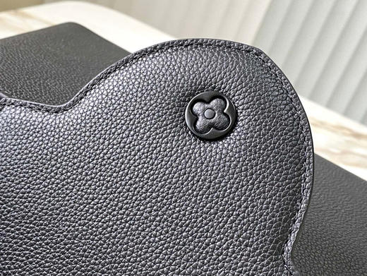 秋冬特惠💰1800 渠道级LV 新品 te级LV 全套包装 M23947/M48865黑武士 CAPUCINES EAST WEST 手袋 本款 Capucines MM手袋 商品图5