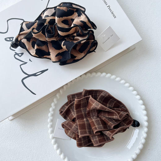 韩系布艺蓬蓬云朵香蕉夹-纪念日百货门店同款167746162 商品图1