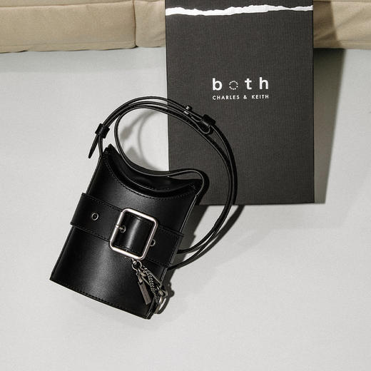 1004700301206 CHARLES&KEITH Both联名款斜挎水桶包女包 商品图2