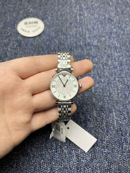 原单Armani阿玛尼满天星AR1925 银色满天星✨ 女士腕表
机芯：原装进口石英机芯 商品图0