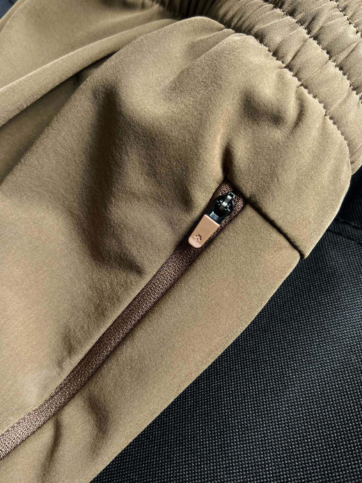 原单正品 DST迪桑特，新款梭织加绒防风裤，内里复合加绒软壳直筒冲锋裤，保暖弹力穿着舒适，防风防泼水科技面料，应对多种天气。 商品图6