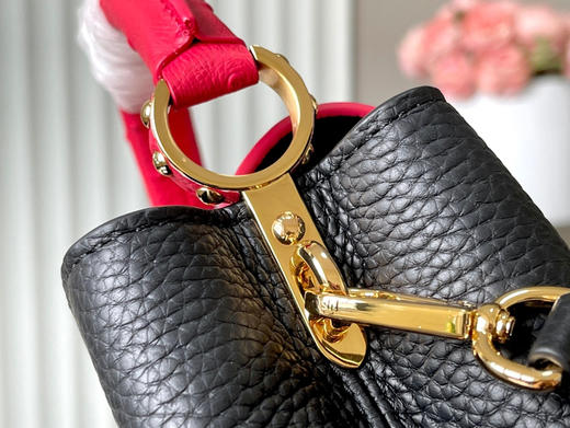 秋冬特惠💰1450 渠道级LV 新品 te级LV 全套包装 N82904/M48865黑拼红鸵鸟 本款 Capucines 手袋 商品图4