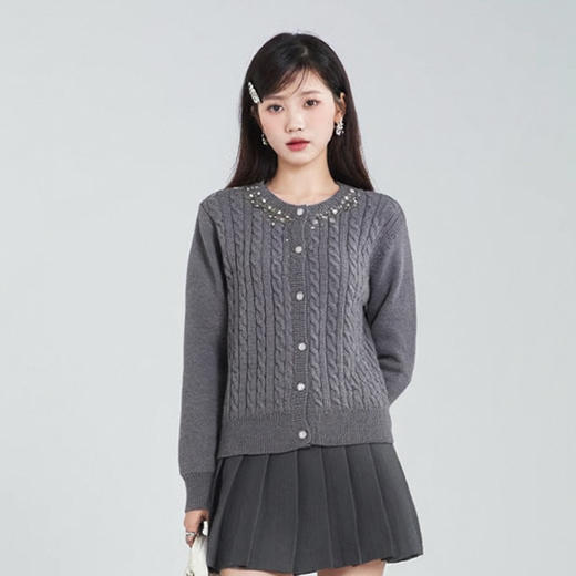 奢姿大码女装2025冬季胖妹妹时尚珍珠装饰绞花设计圆领针织开衫9854670586 商品图4