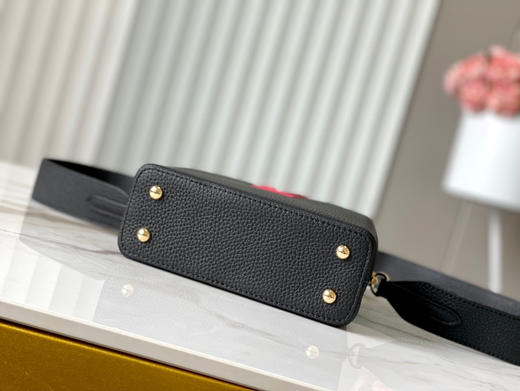 秋冬特惠💰1450 渠道级LV 新品 te级LV 全套包装 N82904/M48865黑拼红鸵鸟 本款 Capucines 手袋 商品图8