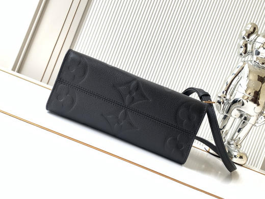 秋冬特惠💰1330 渠道级LV【全钢五金 变码芯片】te级LV 全套包装 M45653 黑色压花 本款 OnTheGo小号托特包 商品图3