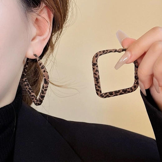 秋风植绒复古几何方形豹纹耳环-纪念日百货门店同款167750330 商品图2