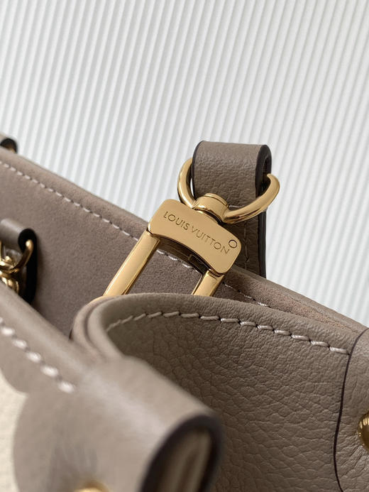 秋冬特惠💰1330 渠道级LV【全钢五金 变码芯片】te级LV 全套包装 M45779大象灰丝印 本款 OnTheGo小号手袋 商品图4
