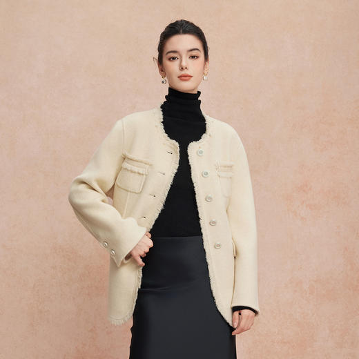 QH944斯尔丽25新款小香风系列手工珍珠奢华正肩显瘦羊毛大衣 商品图0