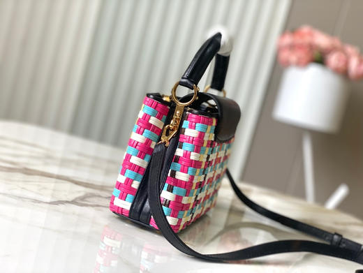 秋冬特惠💰1700 渠道级LV 新品 te级LV 全套包装 M22270/M48865五彩编织〰此款色彩绚丽的Capucines迷你号手袋 商品图1