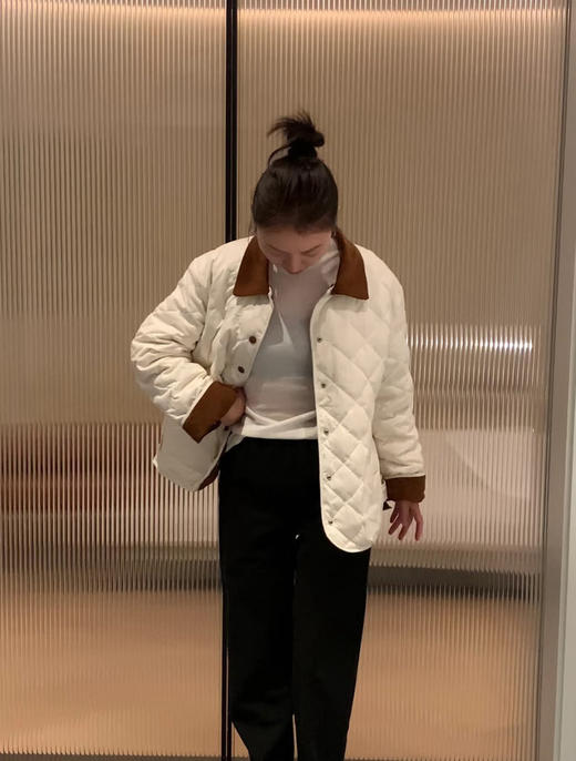 巴恩风灯芯绒领羽绒服 防风防水拼灯芯绒翻领羽绒服 轻复古简法着装 轻暖宽松轻松包容身形 撞色灯芯绒 商品图2