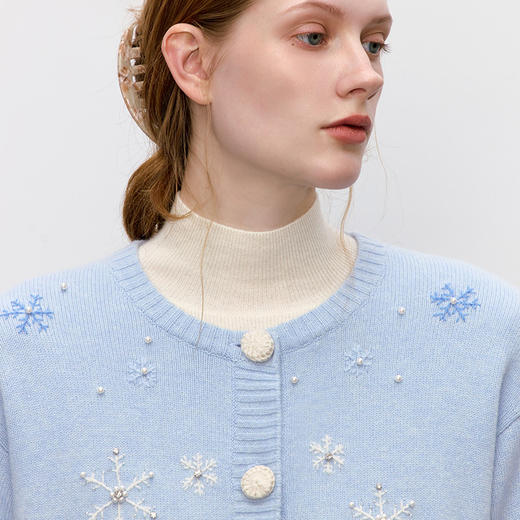 东黎 • 童心未远 初雪 山羊绒女士冬季提花圆领开衫 5556 商品图5