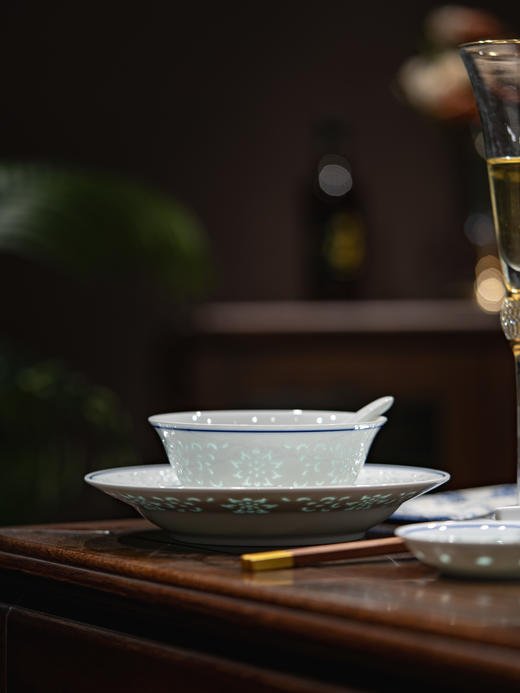 新品 |   富玉景德镇陶瓷餐具套装乔迁新居家用高颜值玲珑瓷东方莲韵餐具轻奢高级感 商品图2