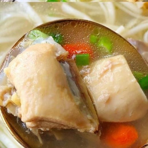 【泰山黄油老母鸡】肉质紧实，细嫩皮下脂肪少，鸡肉纤维更细—泰山肥城桃林慢养500天，林间栖息，食五谷肥桃，无激素无抗生素无兽残 纯良喂养食五谷肥桃，不喂饲料，孕妇小孩都可以放心吃 商品图6