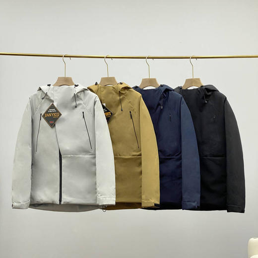 线下3K+!2025新款立裁磁吸压胶!防风防泼水软壳冲锋棉服棉男士外套！ 商品图0