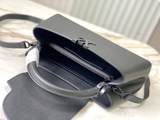 秋冬特惠💰1800 渠道级LV 新品 te级LV 全套包装 M23947/M48865黑武士 CAPUCINES EAST WEST 手袋 本款 Capucines MM手袋 商品图6