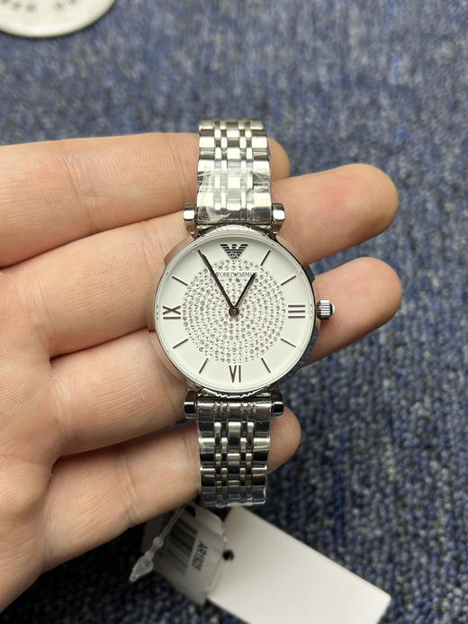 原单Armani阿玛尼满天星AR1925 银色满天星✨ 女士腕表
机芯：原装进口石英机芯 商品图1