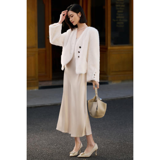 水貂绒环保皮草外套 触感柔软蓬松 米思阳2025冬季新款气质优雅仿水貂绒短款皮草短外套女5749 商品图4