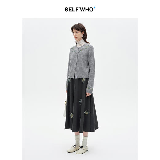 SELFWHO绵羊毛混纺绿绒蒿花刺绣半身裙女2026春新款A字伞裙 商品图1