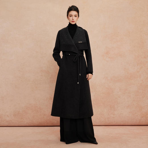 QH951斯尔丽25新款针织镶嵌配色进口小亮片大翻领收腰放摆气质长款大衣 商品图3