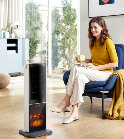 【看得见的温暖】 摩飞立式取暖器MR2029 纤薄机身 3D仿真炭火 石墨烯科技2秒速热 直流变频 节能省电 4倍大出风口 双核风轮 12H自动关机 配遥控器 商品图3