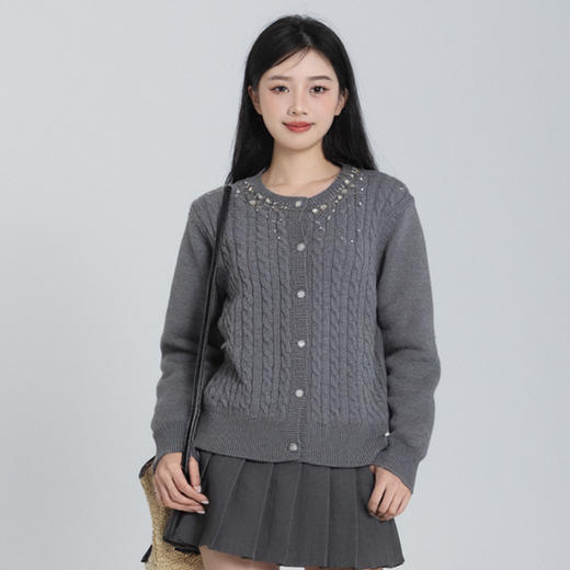 奢姿大码女装2025冬季胖妹妹时尚珍珠装饰绞花设计圆领针织开衫9854670586 商品图0