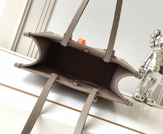 秋冬特惠💰1430 渠道级LV【全钢五金 变码芯片】te级LV 全套包装 M45494大象灰丝印 Nautical 系列 OnTheGo中号手袋 商品图7