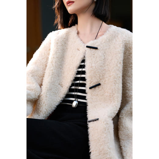 一件过冬 100%纯羊毛颗粒绒大衣 米思阳2025冬季简约气质牛角扣羊毛保暖中长款外套女5745 商品图3