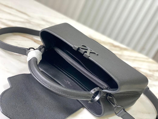 秋冬特惠💰1700 渠道级LV 新品 te级LV 全套包装 M23947/M48865黑武士 CAPUCINES EAST WEST 手袋 本款 Capucines BB手袋 商品图6