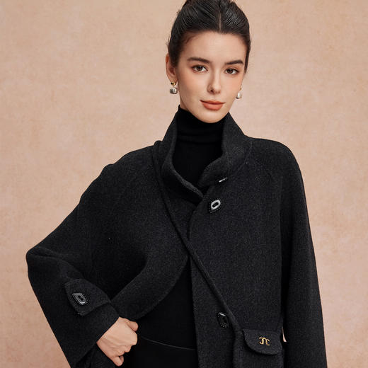 QH942斯尔丽2025新款含山羊绒羊毛大衣廓形松弛配斜跨小包长款大衣 商品图4