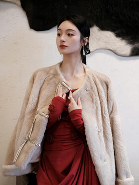 盛唐婧|水貂毛流苏扣皮草外套