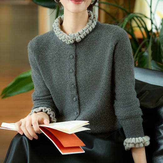 「自」全新升级【铂金会员211/天猫279/差价68】(11900)洛诗琳气质木耳边纯羊毛针织开衫2025秋冬长袖系扣毛衣外套 商品图3