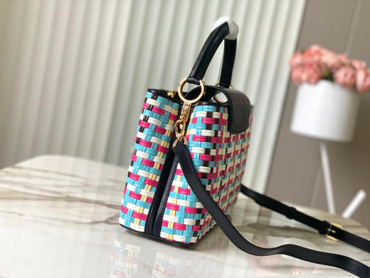 秋冬特惠💰1900 渠道级LV 新品 te级LV 全套包装 M22270/M48865五彩编织〰此款色彩绚丽的Capucines中号手袋 商品图1