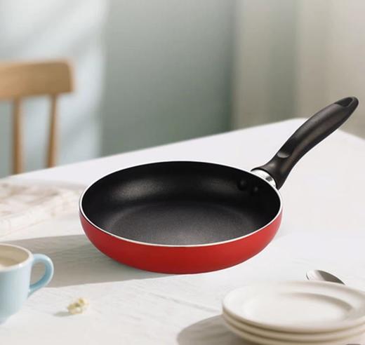 【春上新】[一口价]  10楼菲仕乐    菲仕乐14厘米樱桃红不沾小煎锅小奶锅/2个装      吊牌价668元    活动价99元 商品图2